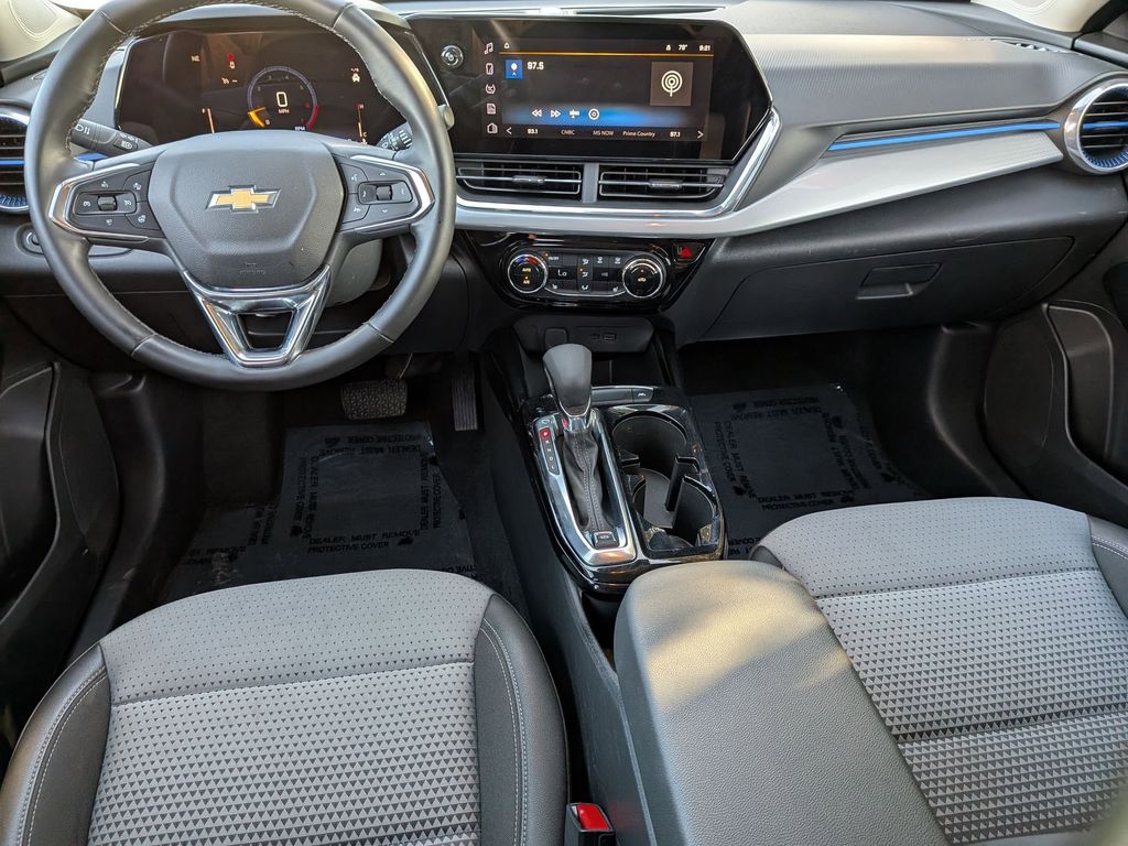 Thumbnail: 2025 Chevrolet Trax - 23