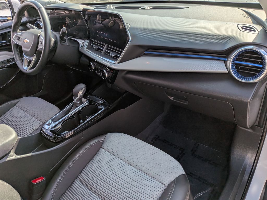 Thumbnail: 2025 Chevrolet Trax - 30