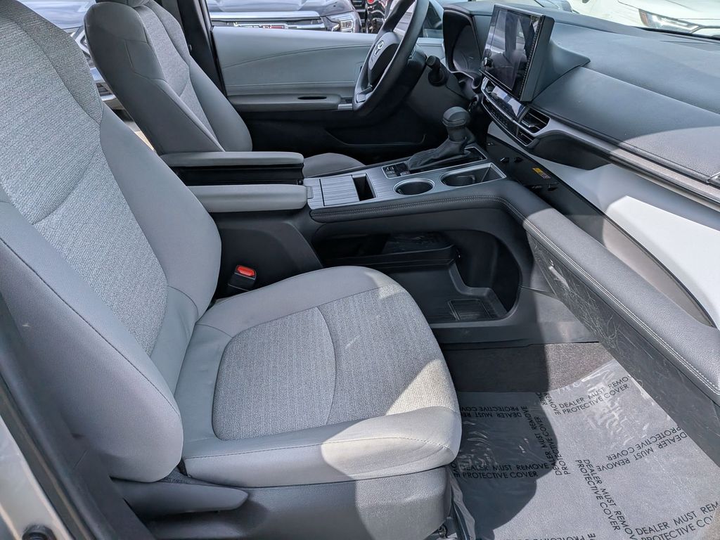 Thumbnail: 2025 Toyota Sienna - 22
