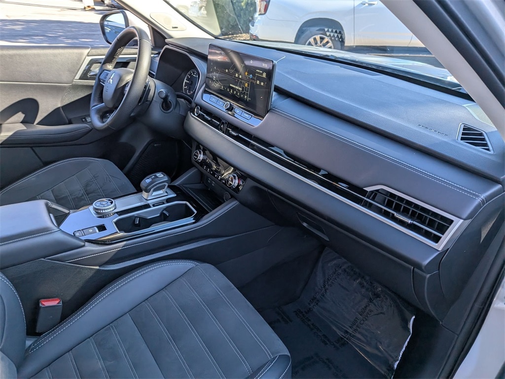 Thumbnail: 2025 Mitsubishi Outlander - 28