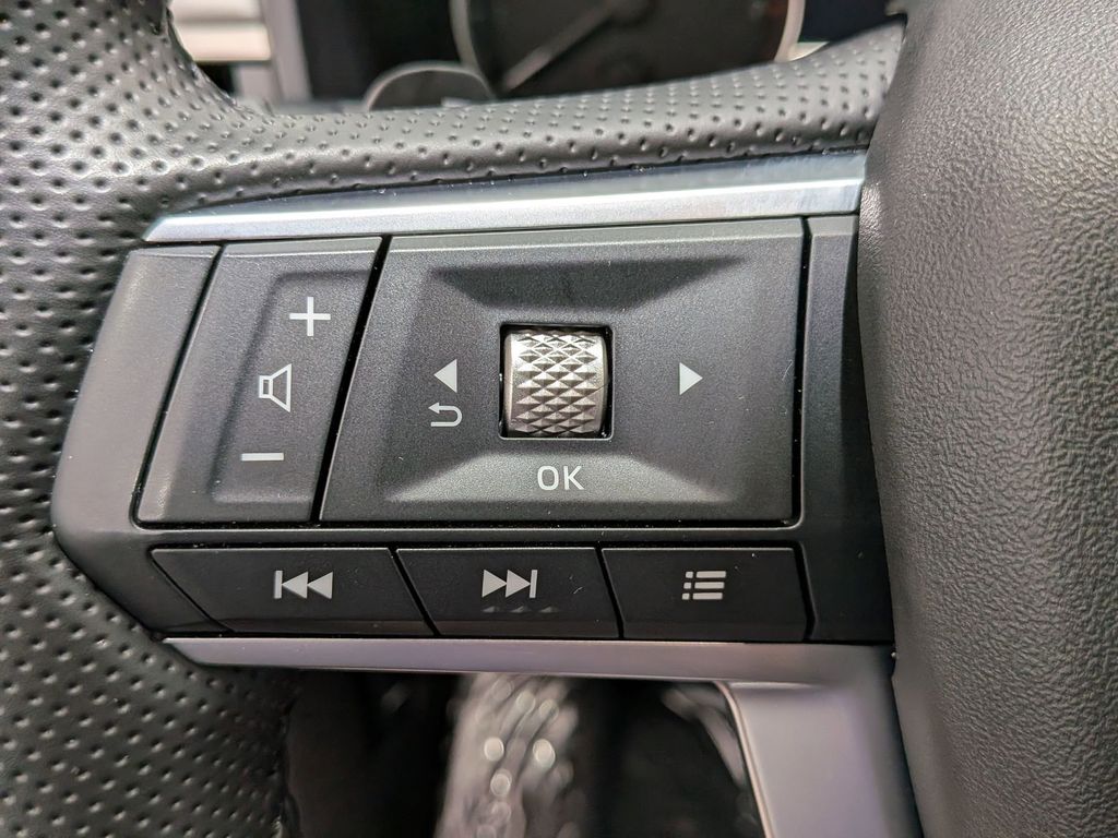 Thumbnail: 2025 Mitsubishi Outlander - 17