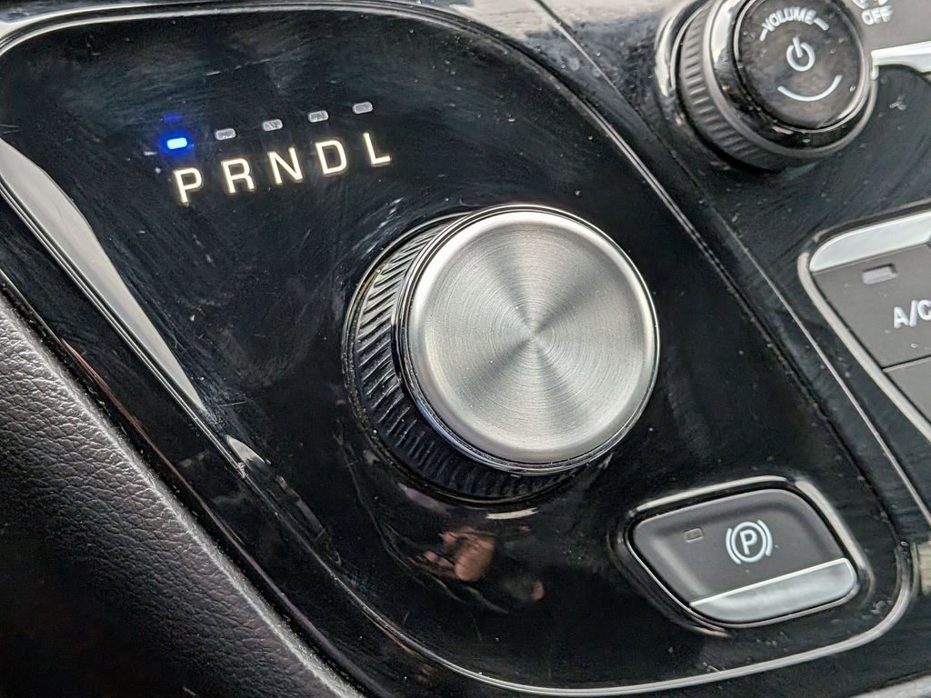 Thumbnail: 2025 Chrysler Pacifica - 18