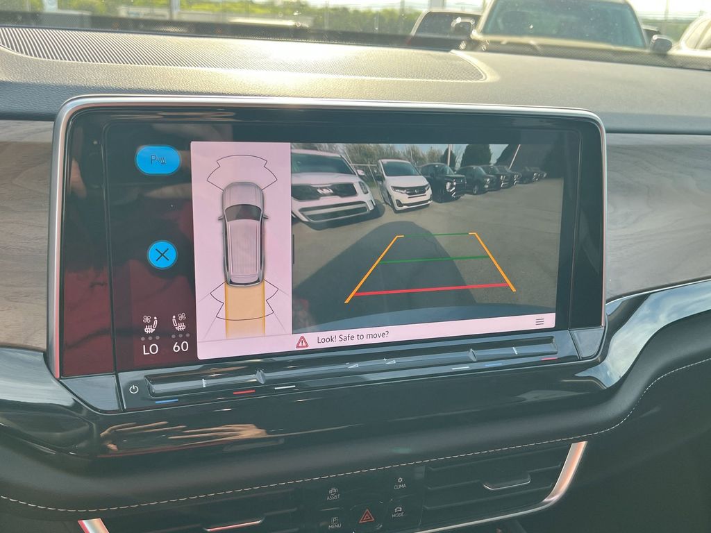 Thumbnail: 2025 Volkswagen Atlas - 17