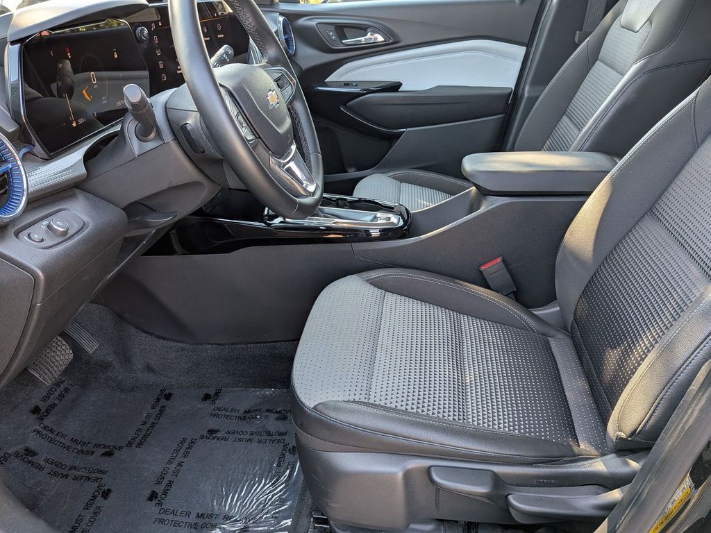 Thumbnail: 2025 Chevrolet Trax - 23