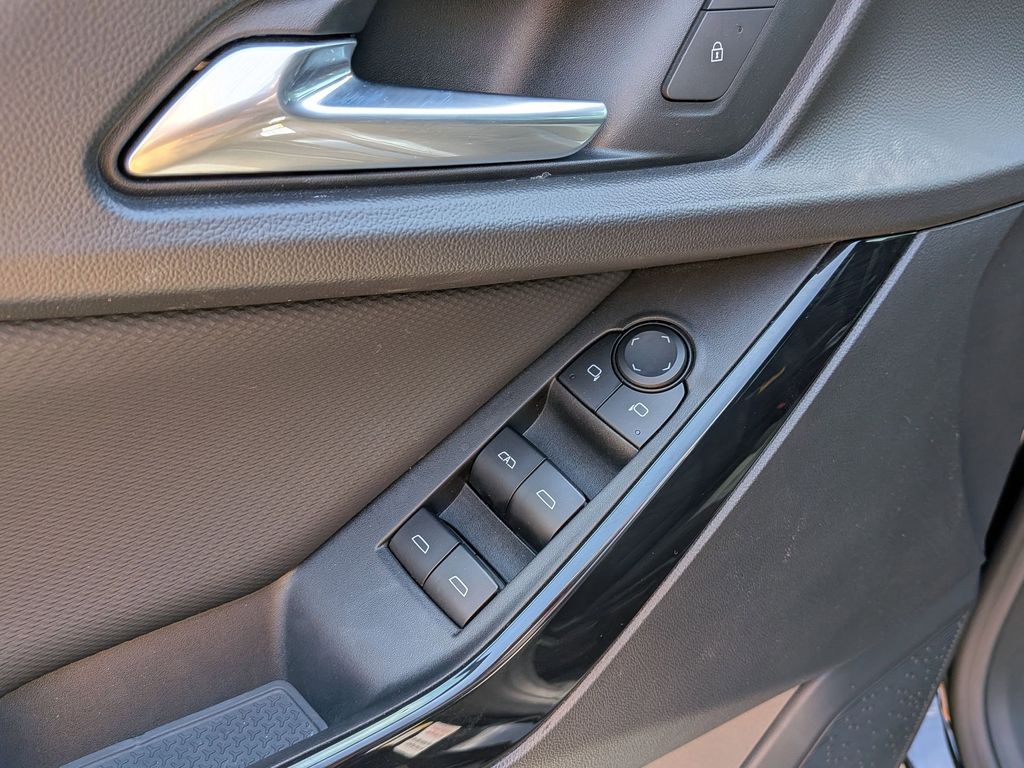 Thumbnail: 2025 Chevrolet Equinox - 10