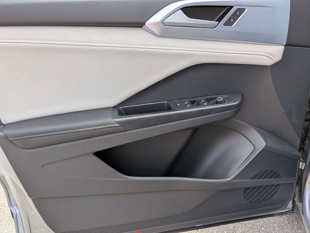 Thumbnail: 2025 Volkswagen Taos - 13