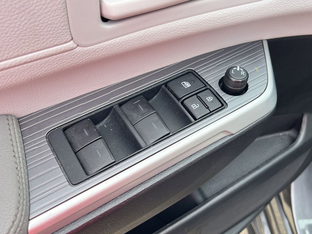 Thumbnail: 2025 Toyota Sienna - 13