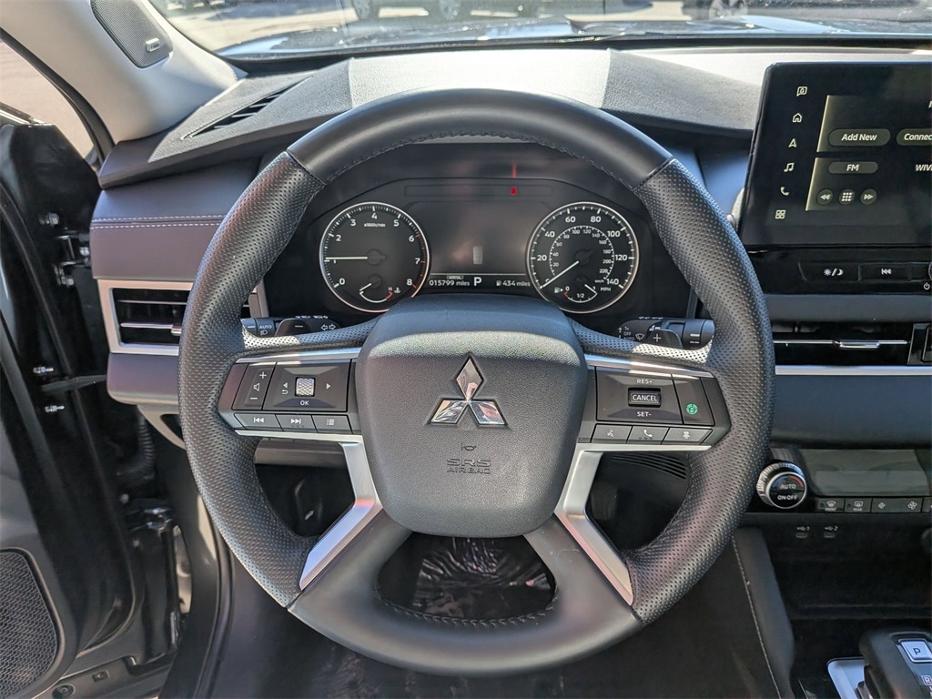 Thumbnail: 2025 Mitsubishi Outlander - 24