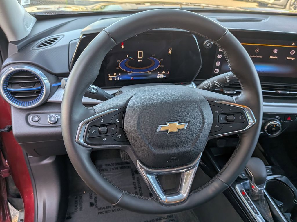 Thumbnail: 2025 Chevrolet Trax - 21