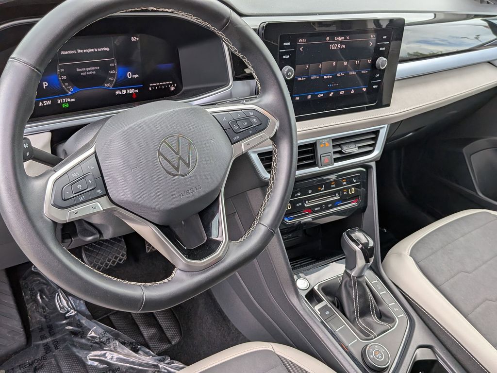 Thumbnail: 2025 Volkswagen Taos - 14