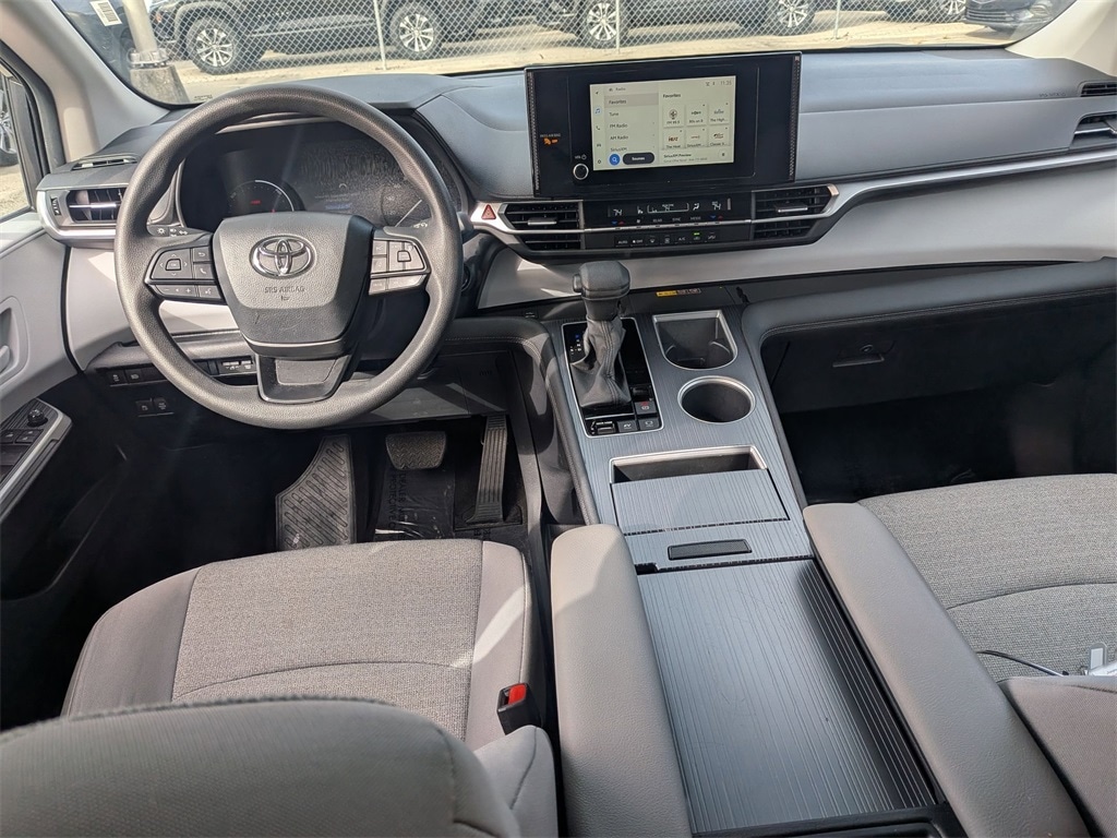 Thumbnail: 2025 Toyota Sienna - 23