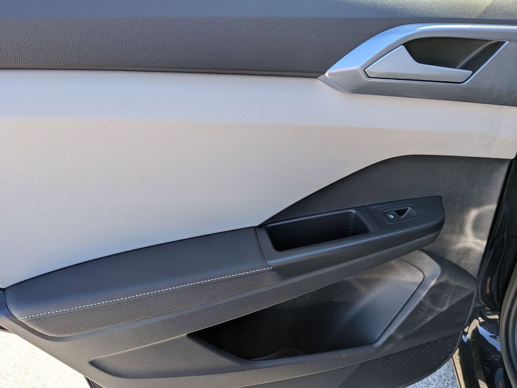 Thumbnail: 2025 Volkswagen Taos - 24