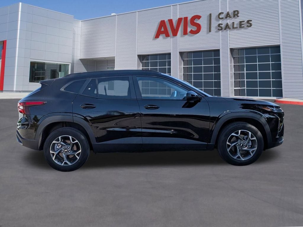 Thumbnail: 2025 Chevrolet Trax - 5