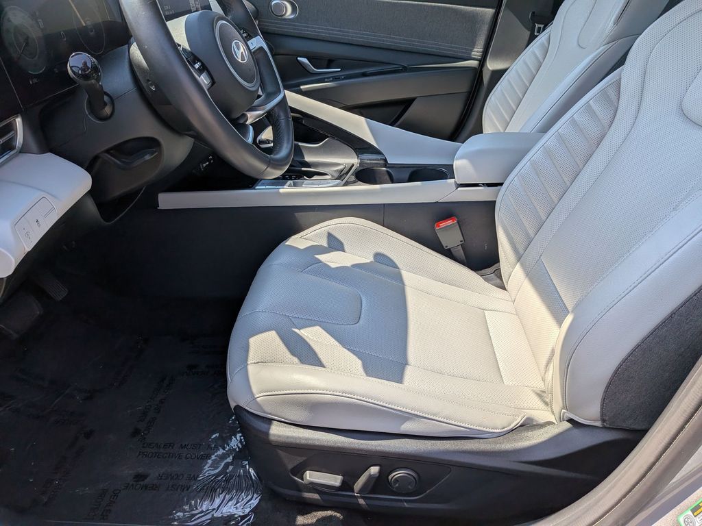 Thumbnail: 2025 Hyundai Elantra - 25