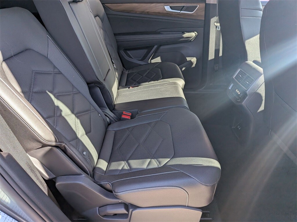 Thumbnail: 2025 Volkswagen Atlas - 31