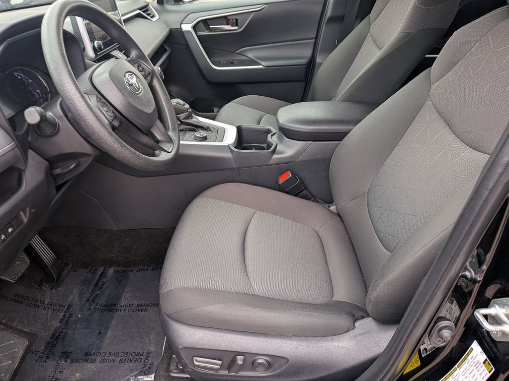 Thumbnail: 2025 Toyota RAV4 - 18