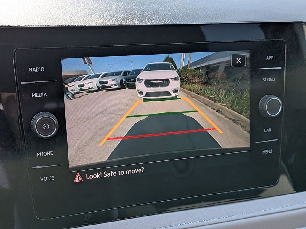 Thumbnail: 2025 Volkswagen Taos - 15