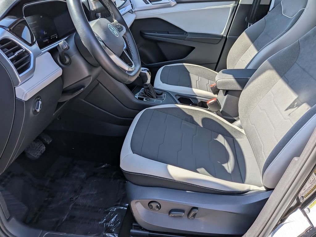 Thumbnail: 2025 Volkswagen Taos - 22