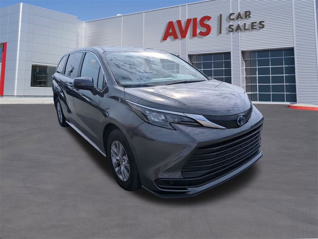 Thumbnail: 2025 Toyota Sienna - 3