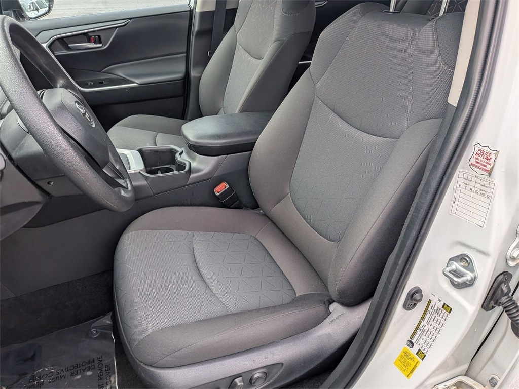 Thumbnail: 2025 Toyota RAV4 - 21