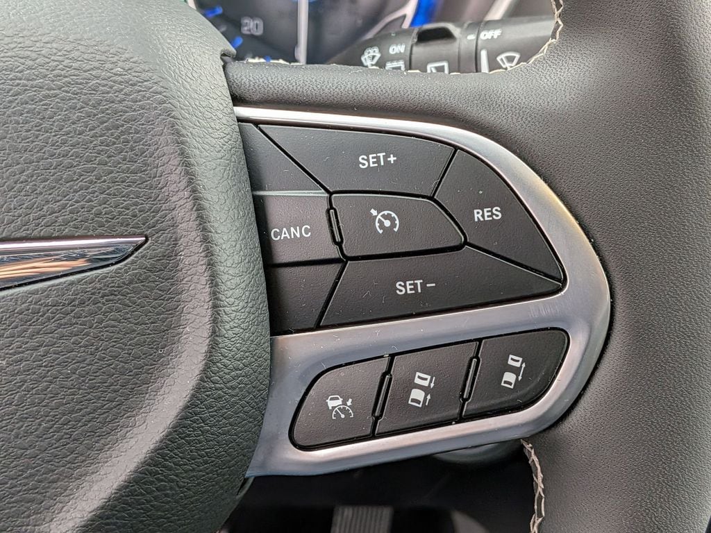 Thumbnail: 2025 Chrysler Pacifica - 21