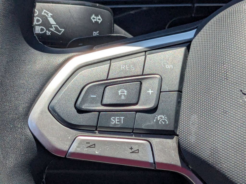 2025 Volkswagen Atlas Cross Sport SE w/Tech - Photo 20