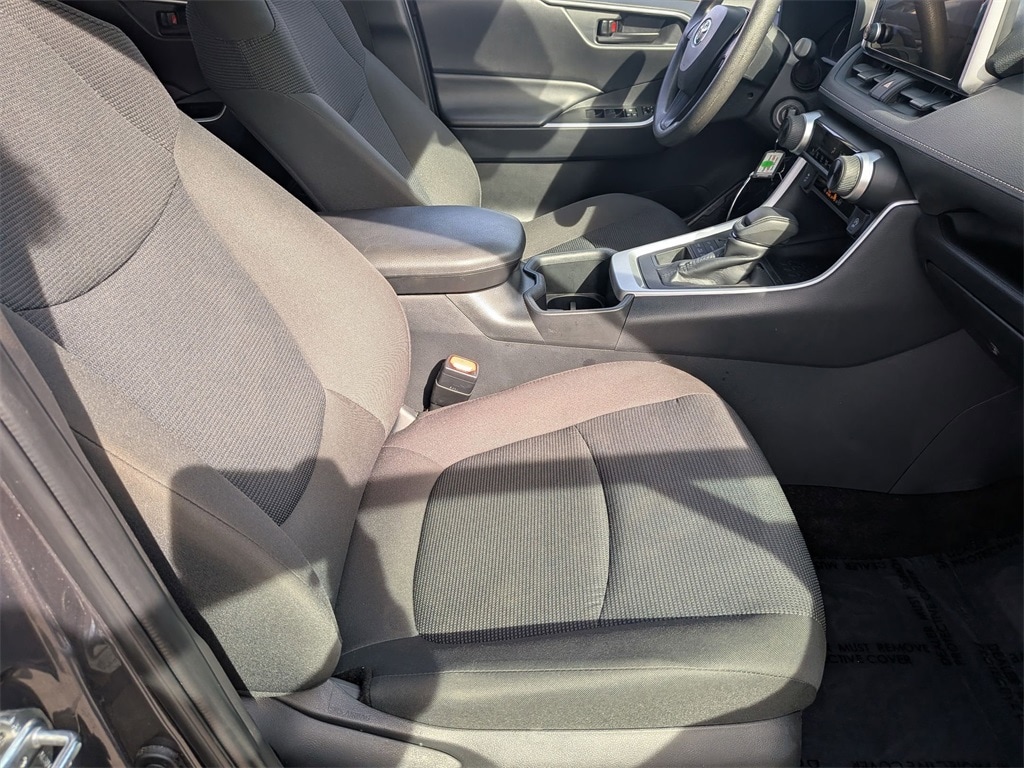 Thumbnail: 2025 Toyota RAV4 - 31