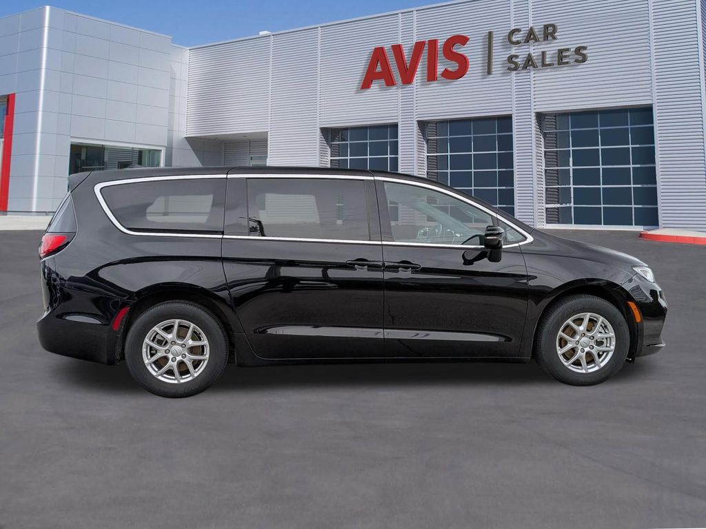 Thumbnail: 2025 Chrysler Pacifica - 7