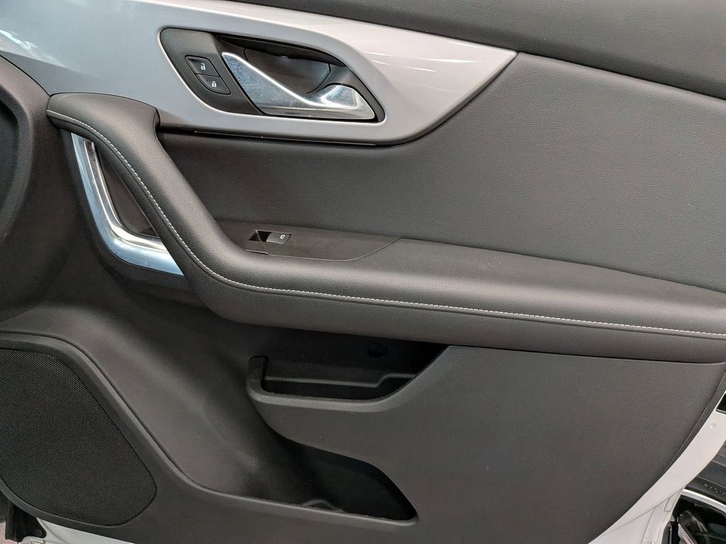 Thumbnail: 2025 Chevrolet Blazer - 30