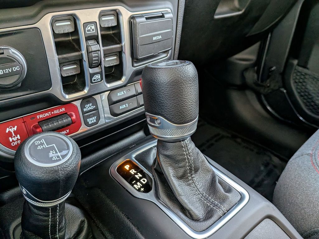 Thumbnail: 2025 Jeep Wrangler - 18