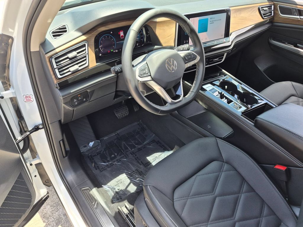 2025 Volkswagen Atlas SE w/Tech - Photo 11