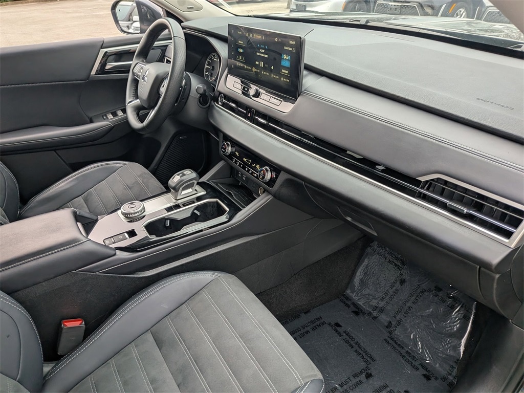 Thumbnail: 2025 Mitsubishi Outlander - 32