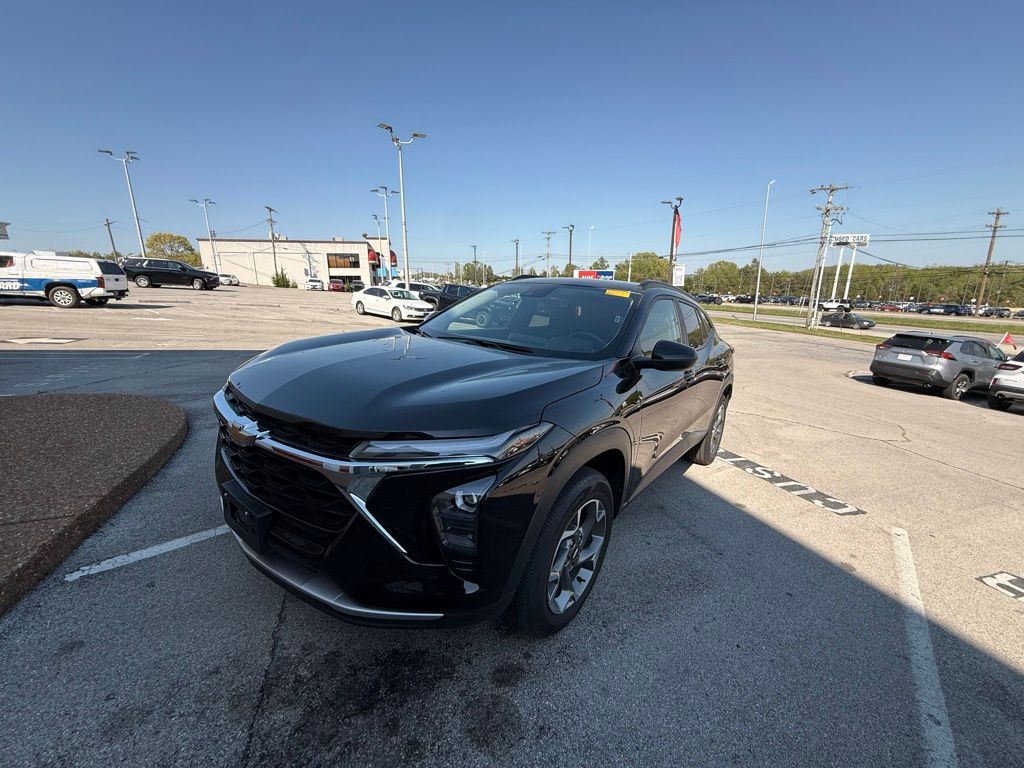 Thumbnail: 2025 Chevrolet Trax - 1