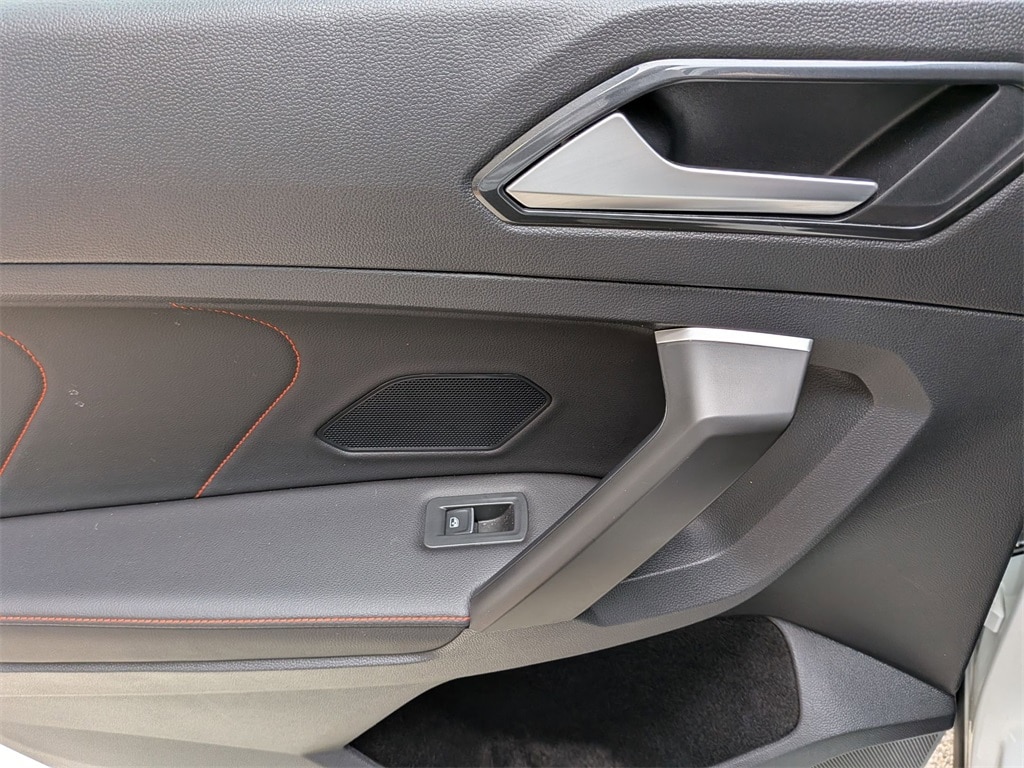 Thumbnail: 2024 Volkswagen Tiguan - 23