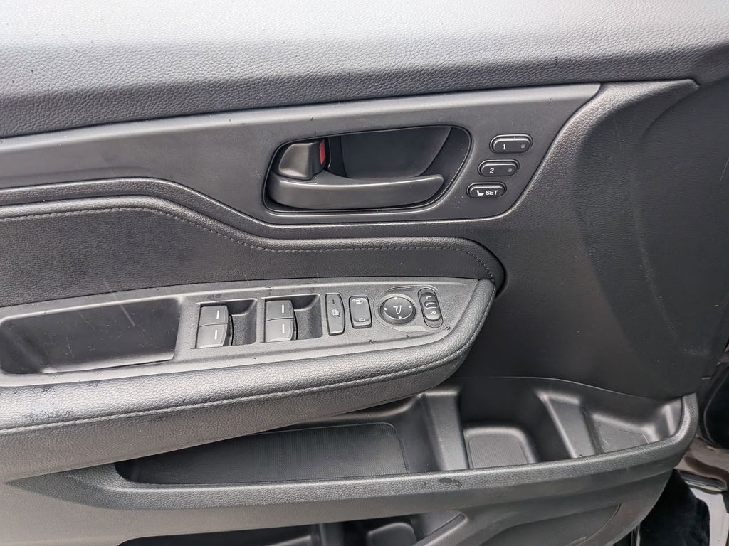 Thumbnail: 2025 Honda Odyssey - 11