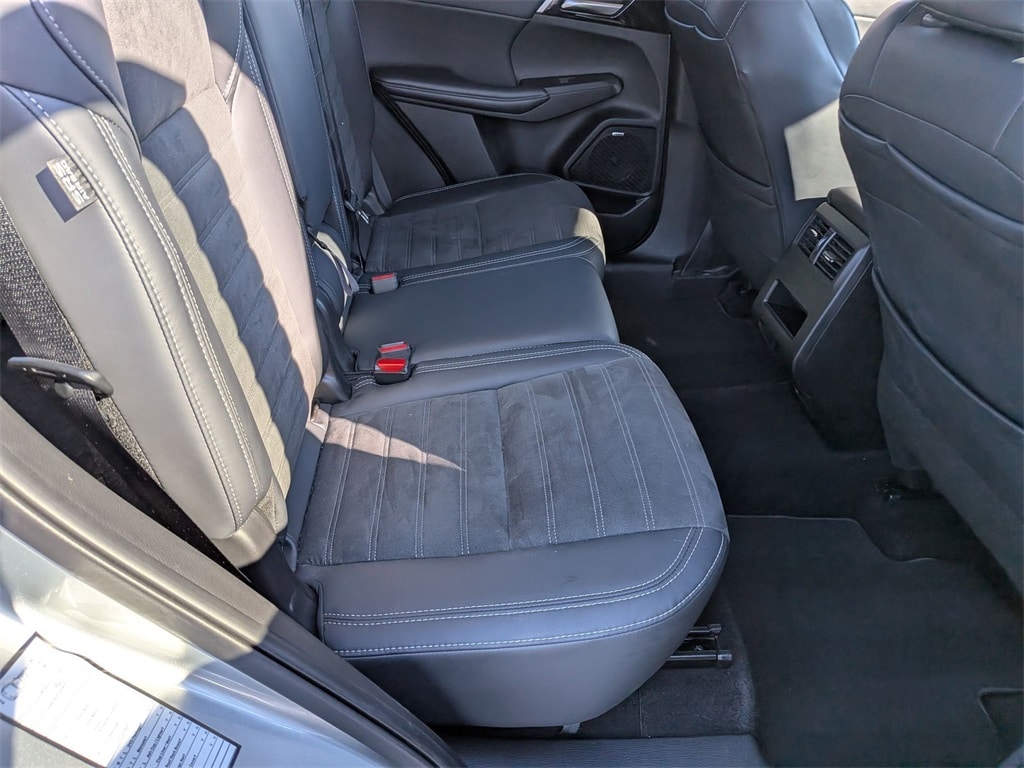 Thumbnail: 2025 Mitsubishi Outlander - 26