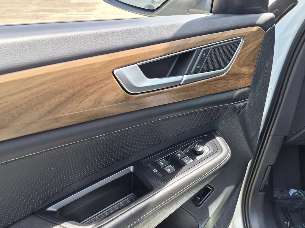 2025 Volkswagen Atlas SE w/Tech - Photo 21