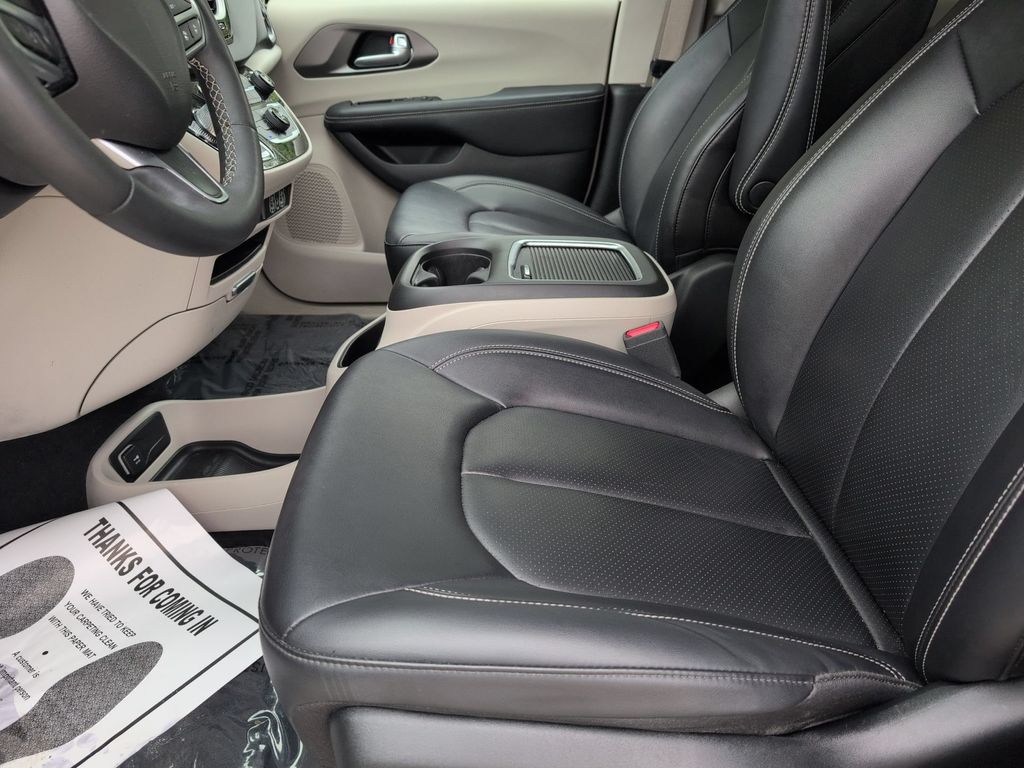 Thumbnail: 2024 Chrysler Pacifica - 24