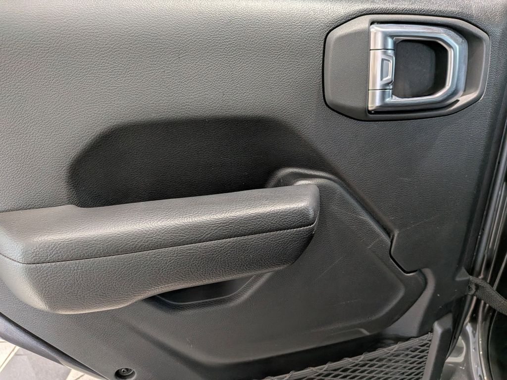 Thumbnail: 2025 Jeep Wrangler - 23