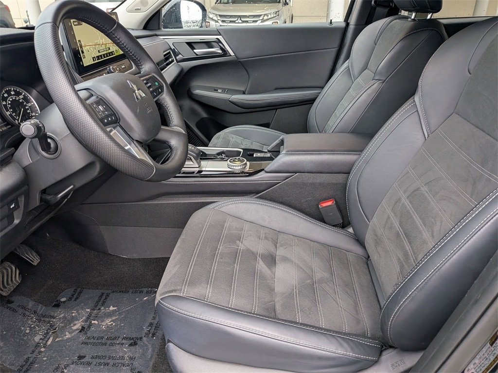 Thumbnail: 2025 Mitsubishi Outlander - 25