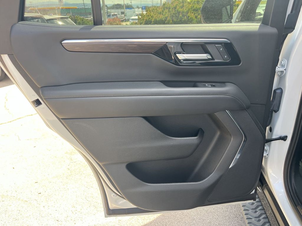 Thumbnail: 2025 Chevrolet Tahoe - 24