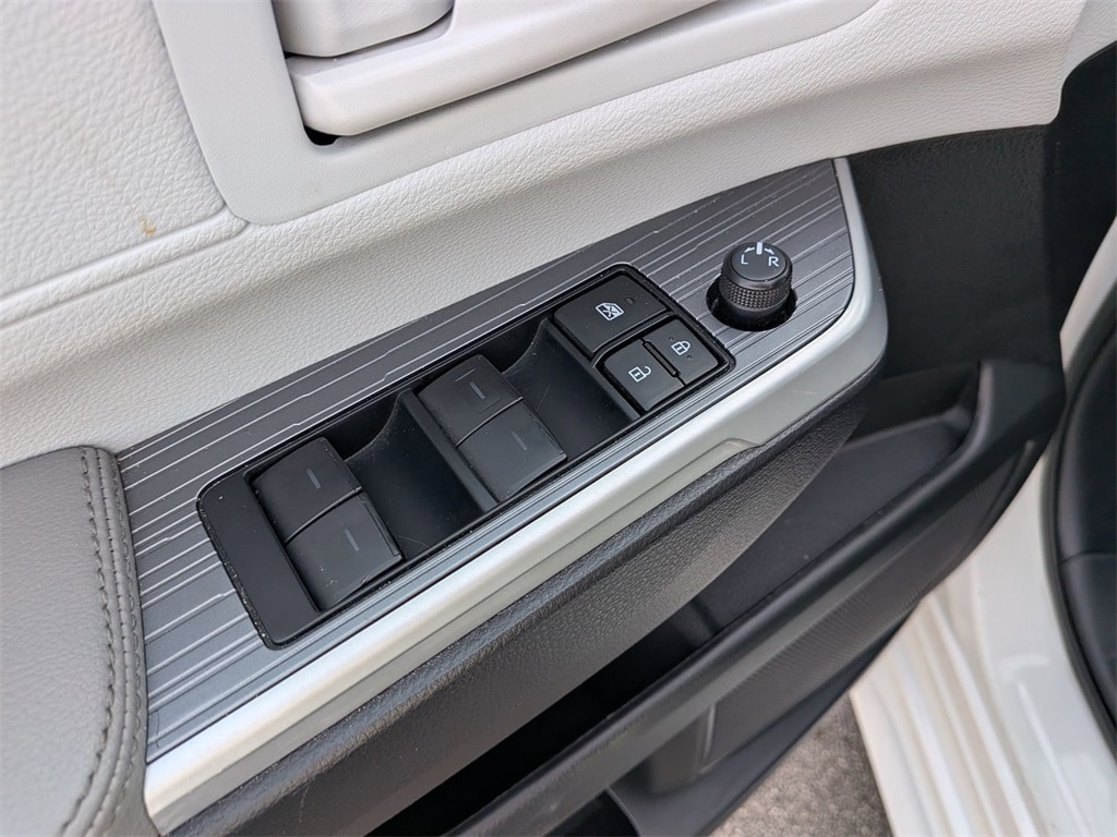 Thumbnail: 2025 Toyota Sienna - 13