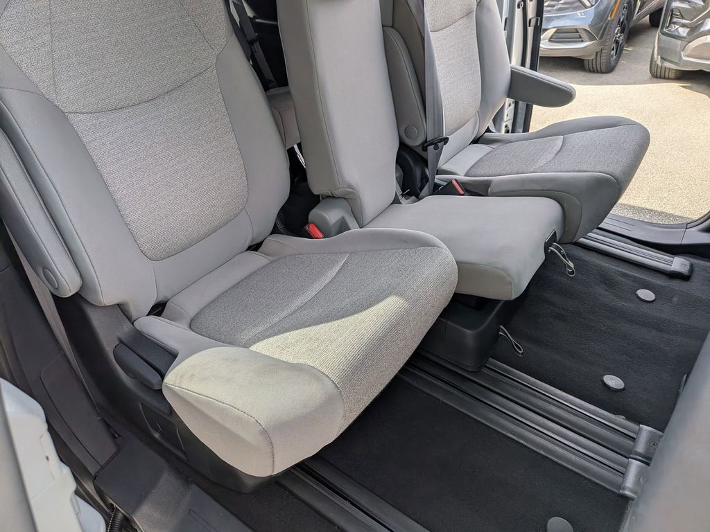 Thumbnail: 2025 Toyota Sienna - 19