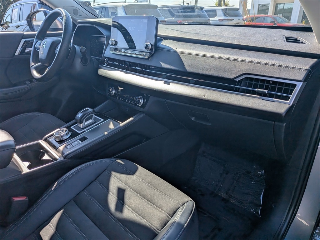 Thumbnail: 2024 Mitsubishi Outlander - 35