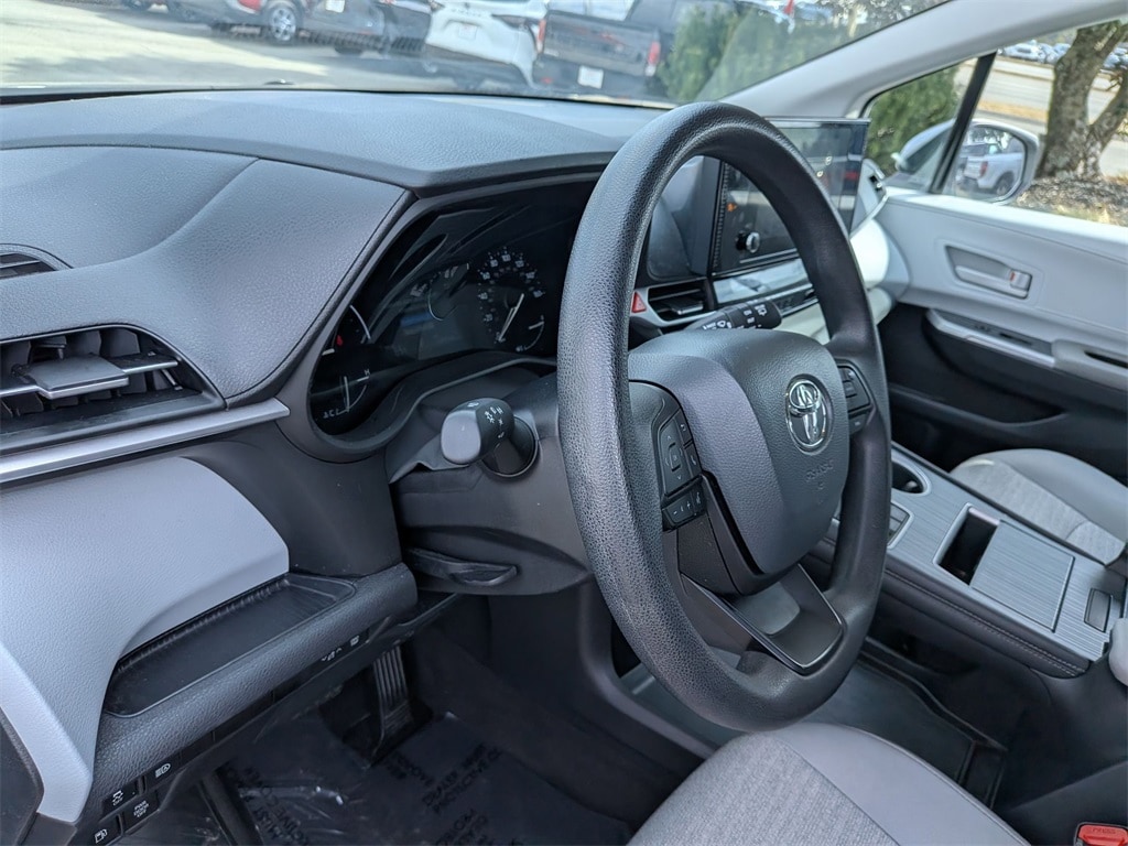 Thumbnail: 2025 Toyota Sienna - 14