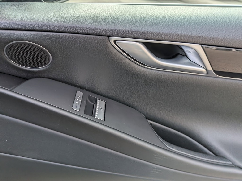 Thumbnail: 2023 Genesis G80 - 31