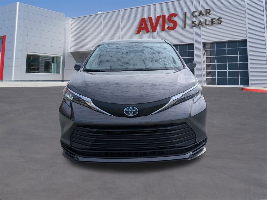 Thumbnail: 2025 Toyota Sienna - 2