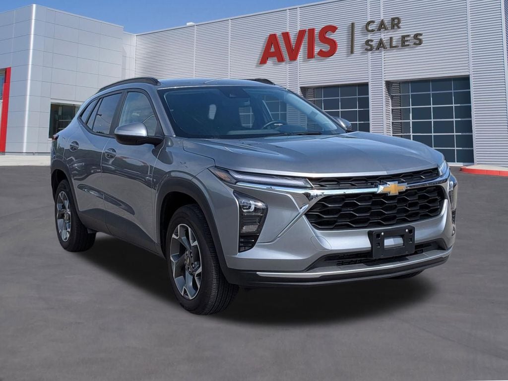 Thumbnail: 2025 Chevrolet Trax - 3