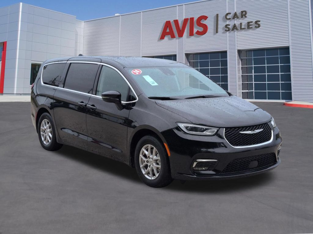 Thumbnail: 2024 Chrysler Pacifica - 3