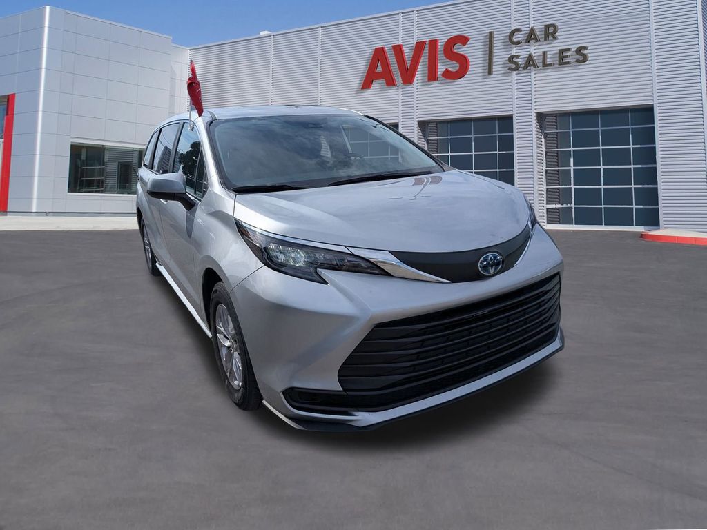 Thumbnail: 2025 Toyota Sienna - 3
